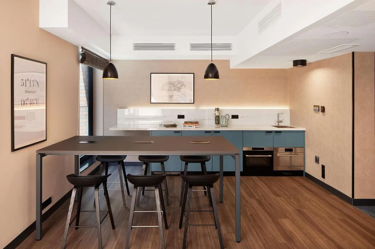 Adina Apartment Hotel دوسلدورف 4*,